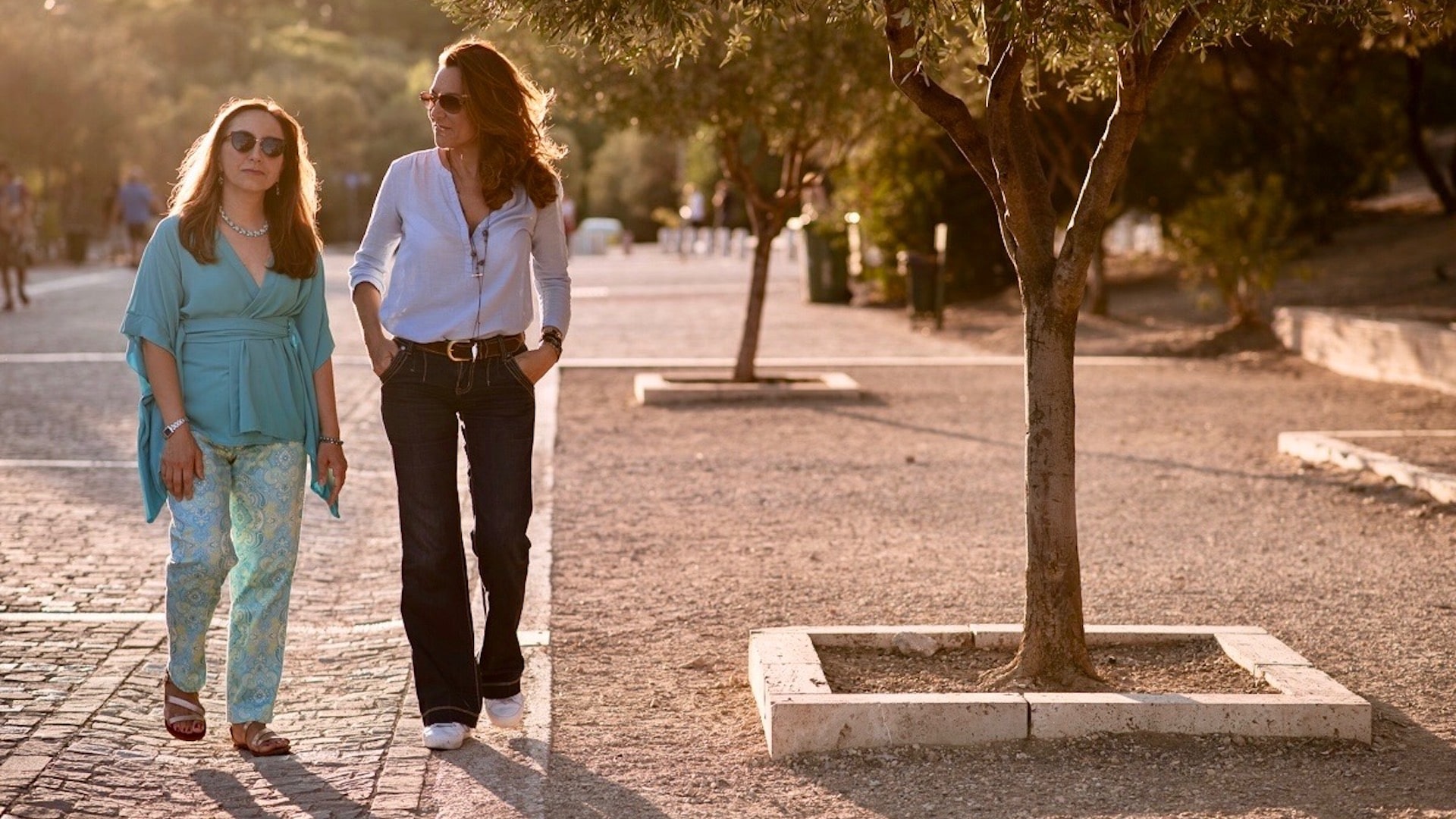 ELYSIANS_Vicki_&_Athina_in_Athens-min