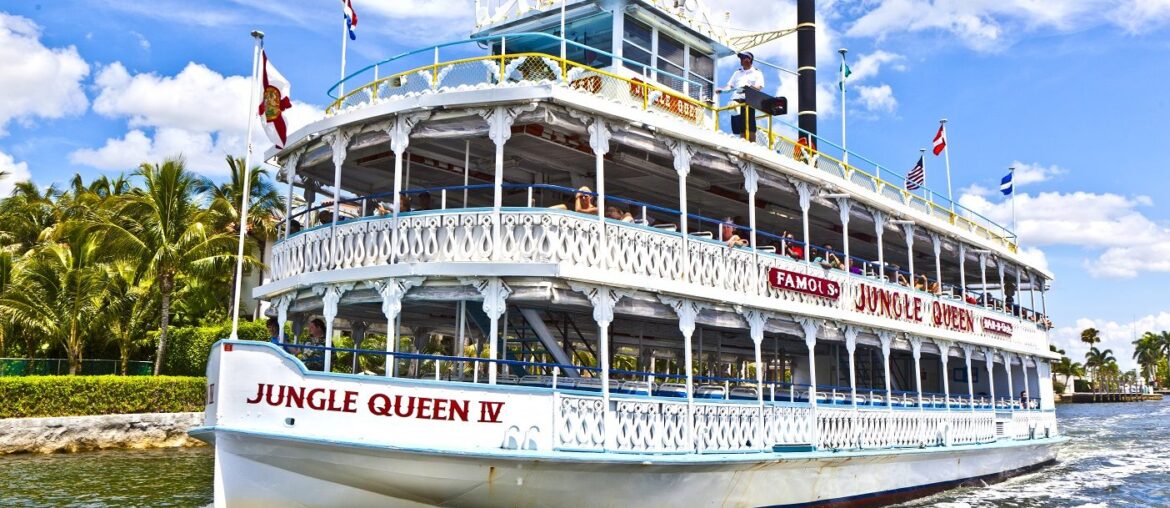 Jungle Queen sightseeing cruise boat in Fort Lauderdale